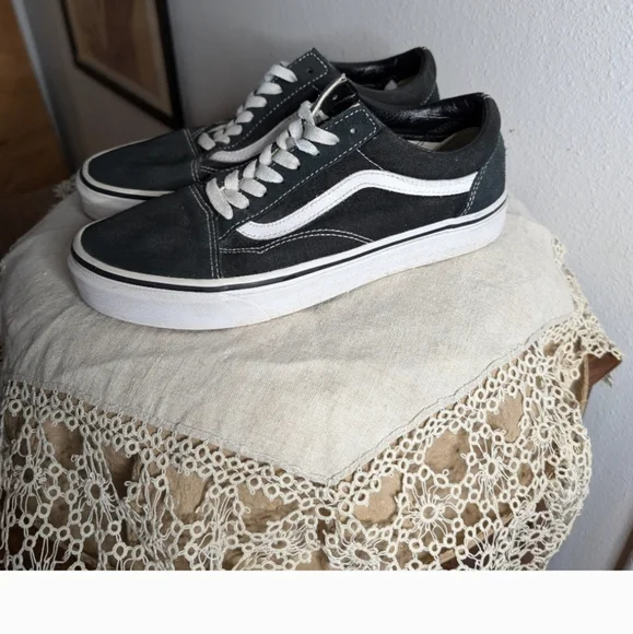 Vans Women's Black and White Sneakers Unisex - Picture 11 of 12